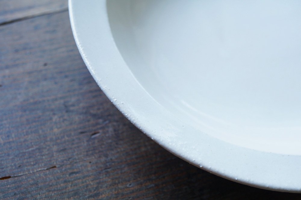 チ６ 白いオーバルリム深皿 - 益子焼の小さな窯元「よしざわ窯」- 生活 