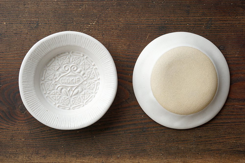 ホワイト クッキー皿 - 益子焼の小さな窯元「よしざわ窯」- 生活陶器「onthetable」