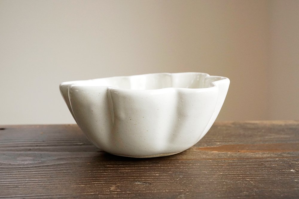 ク１４ 白いお花鉢 小 - 益子焼の小さな窯元「よしざわ窯」- 生活陶器 