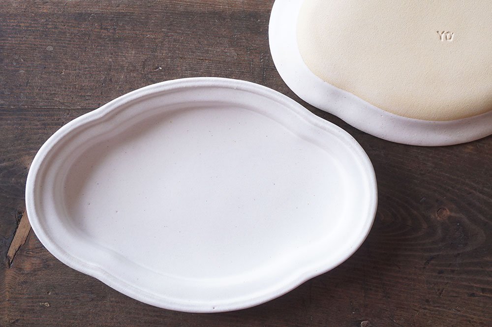 ホワイト 木瓜皿 - 益子焼の小さな窯元「よしざわ窯」- 生活陶器
