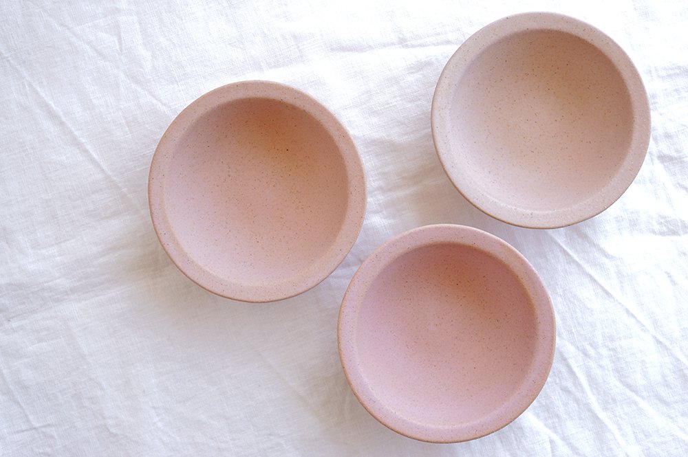 ウ６ ピンク デリボウル 丸 ミニ - 益子焼の小さな窯元「よしざわ窯」- 生活陶器「onthetable」