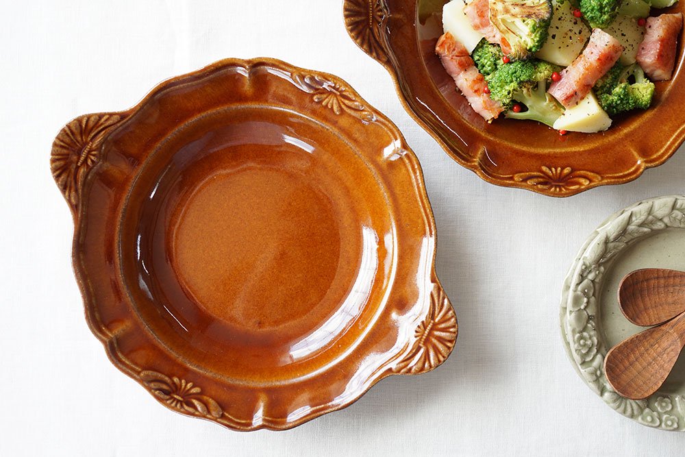 あめ色　益子焼の小さな窯元「よしざわ窯」-　持ち手のある西洋スープ皿　ミ２０　生活陶器「onthetable」