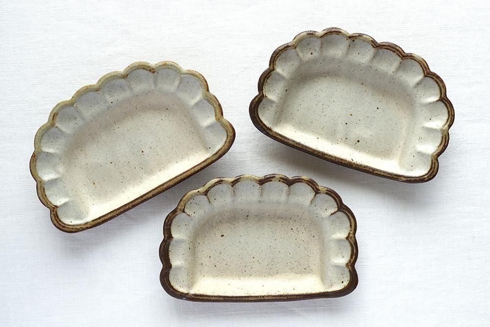 ワ4 oldwhite 餃子の小皿 - 益子焼の小さな窯元「よしざわ窯