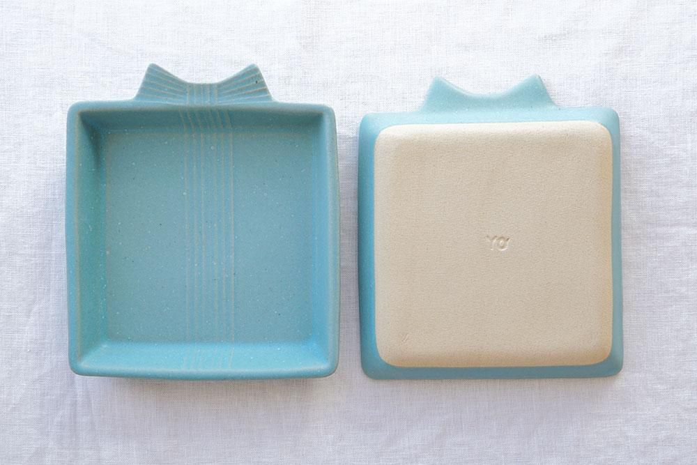 ソーダブルー プレゼントのお皿 益子焼の小さな窯元 よしざわ窯 生活陶器 Onthetable ソーダブルー プレゼントのお皿 益子焼の小さな窯元 よしざわ窯 生活陶器 Onthetable