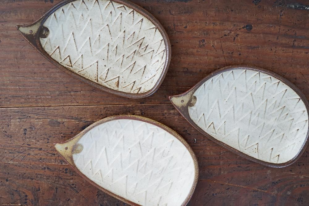 セ15 oldwhite ハリネズミザラ 小 - 益子焼の小さな窯元