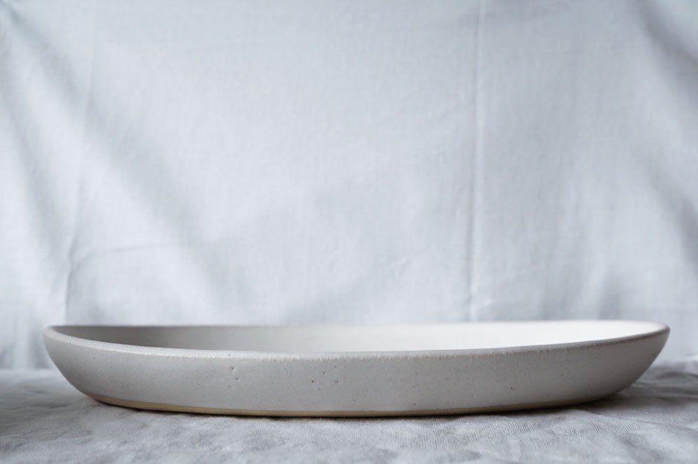 ホワイト 楕円大皿 flowerpattern - 益子焼の小さな窯元「よしざわ窯 
