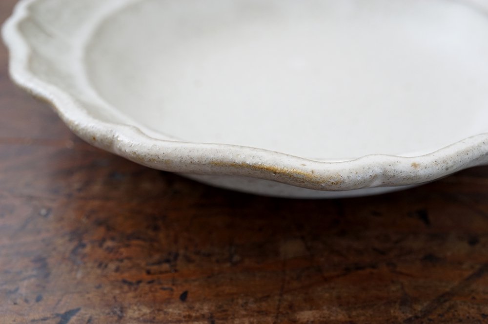 ナ１５ アッシュホワイト 洋まる深皿 中 - 益子焼の小さな窯元