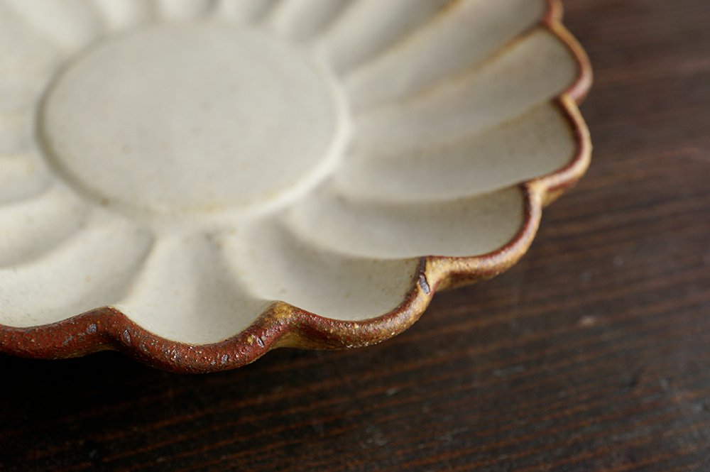 oldwhite マーガレット深皿 １３センチ - 益子焼の小さな窯元 