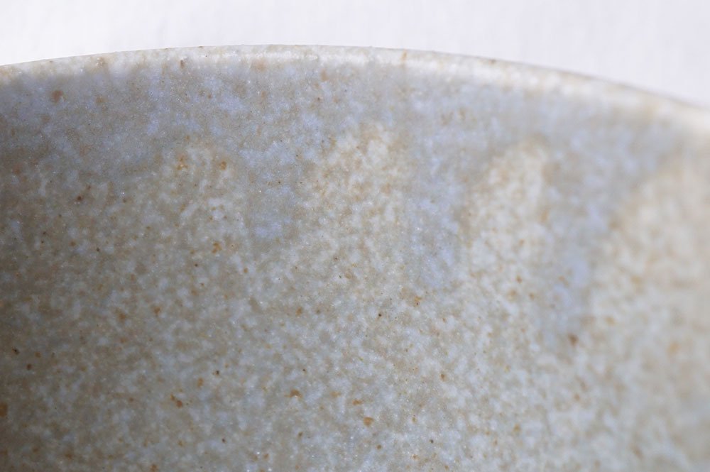 セ１６　　グレージュ スミレカップ - 益子焼の小さな窯元「よしざわ窯」- 生活陶器「onthetable」
