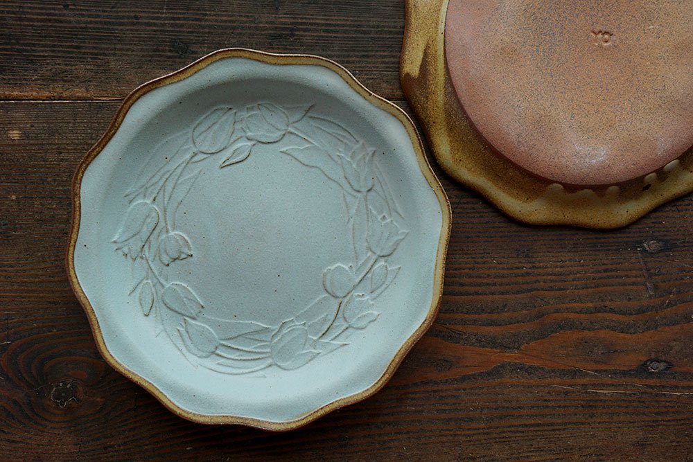 秋色チューリップのお皿 Blue - 益子焼の小さな窯元「よしざわ窯」- 生活陶器「onthetable」