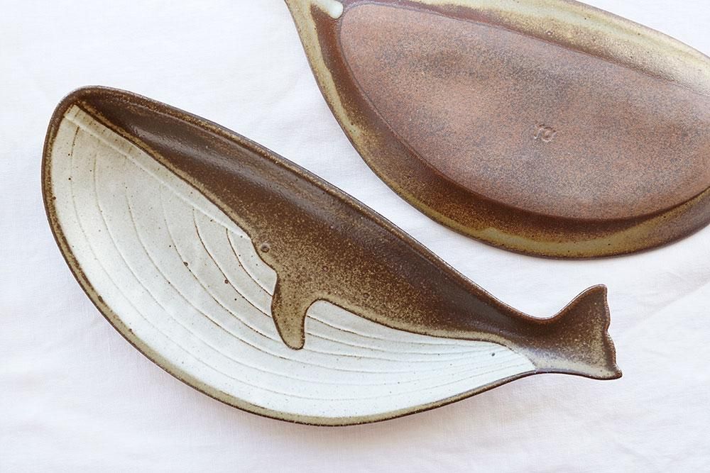 作家物　くじら　陶器 蓋付き ユ35 oldwhite 大きなくじらのお皿 - 益子焼の小さな窯元