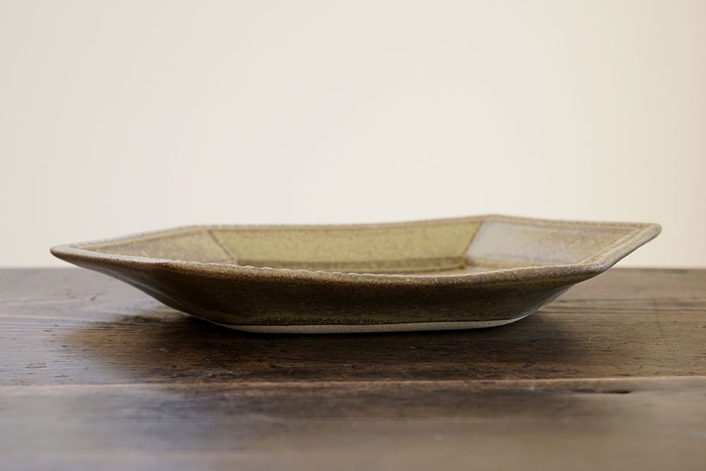 ア３９ 枯緑 六角洋皿 - 益子焼の小さな窯元「よしざわ窯」- 生活陶器 
