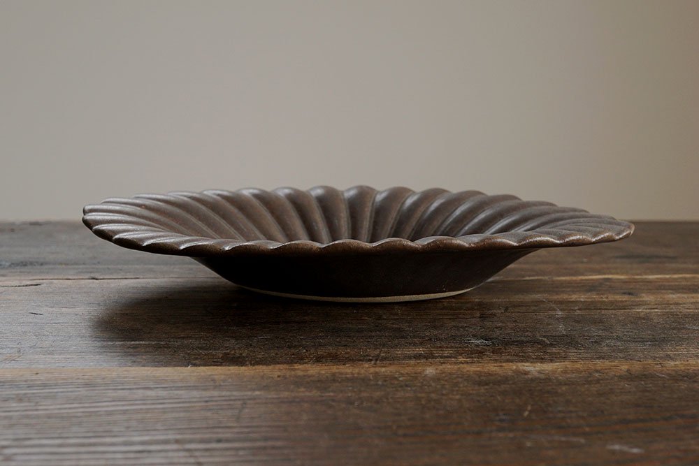 錆色 輪花楕円皿 - 益子焼の小さな窯元「よしざわ窯」- 生活陶器 