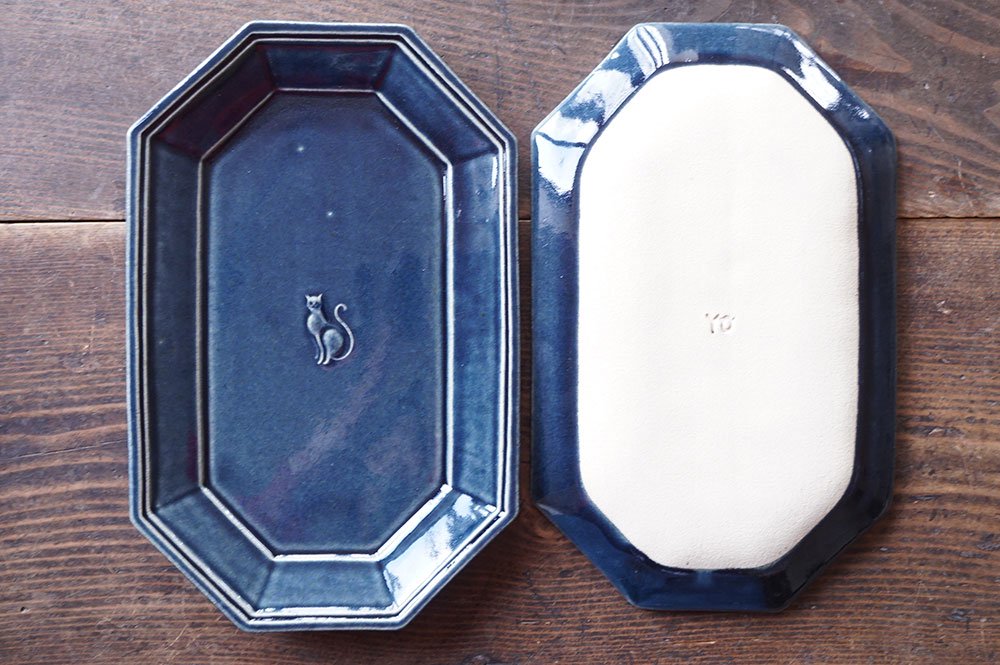 オ３２ ヨルノアオ 猫の皿 - 益子焼の小さな窯元「よしざわ窯」- 生活陶器「onthetable」