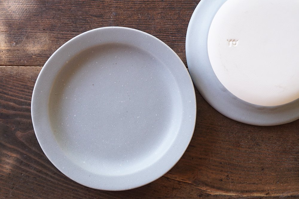 モ３６　　グレー ラウンドリムプレート ６寸ケーキ皿 - 益子焼の小さな窯元「よしざわ窯」- 生活陶器「onthetable」