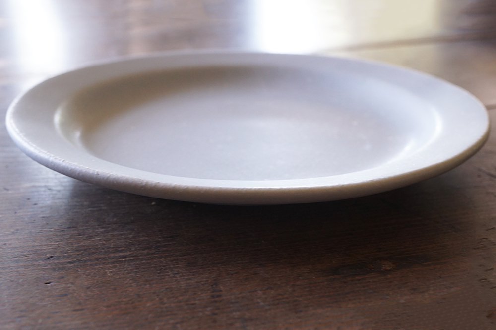モ３６ グレー ラウンドリムプレート ６寸ケーキ皿 - 益子焼の小さな窯元「よしざわ窯」- 生活陶器「onthetable」