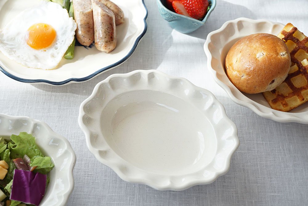 エ３　　白い西洋楕円深皿 小 - 益子焼の小さな窯元「よしざわ窯」- 生活陶器「onthetable」