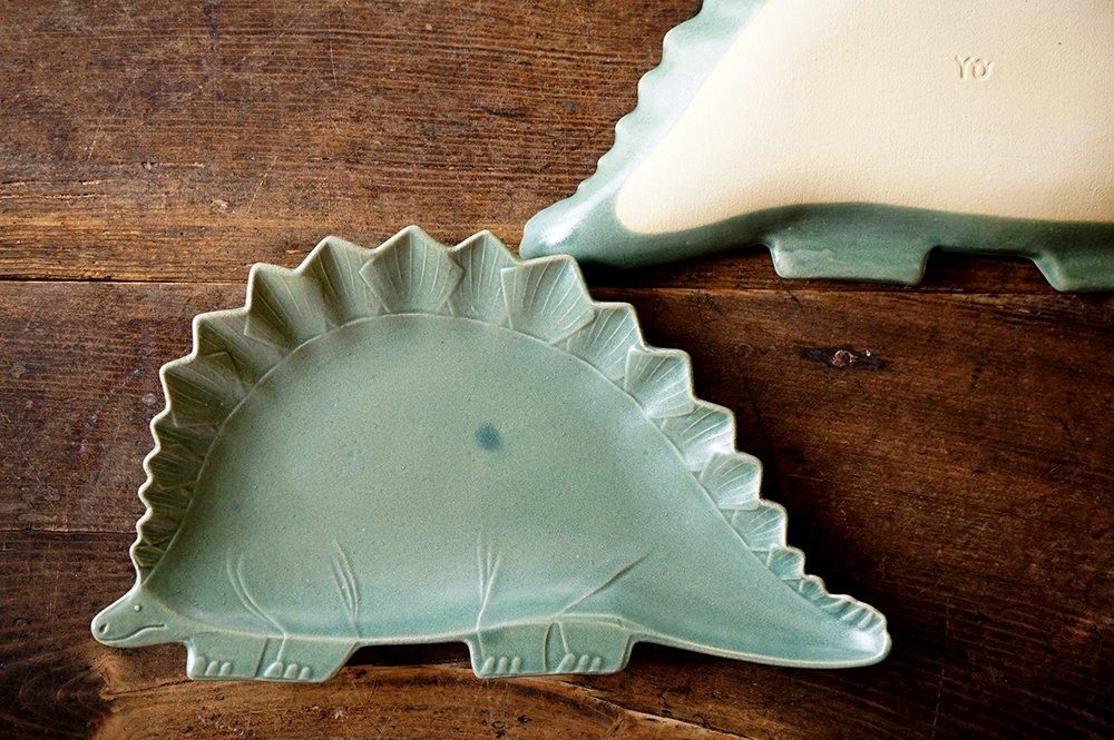 レ3 ステゴサウルスのお皿 - 益子焼の小さな窯元「よしざわ窯