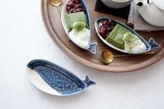 ユ３６　　刺繍模様のクジラ皿