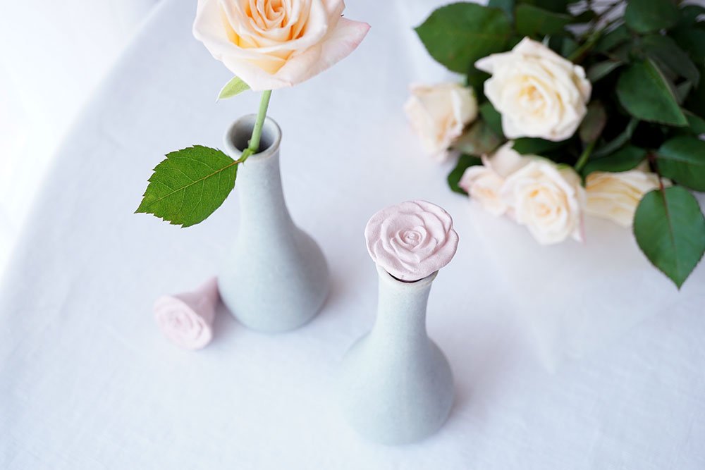 シ２４ バラ花瓶 - 益子焼の小さな窯元「よしざわ窯」- 生活陶器「onthetable」