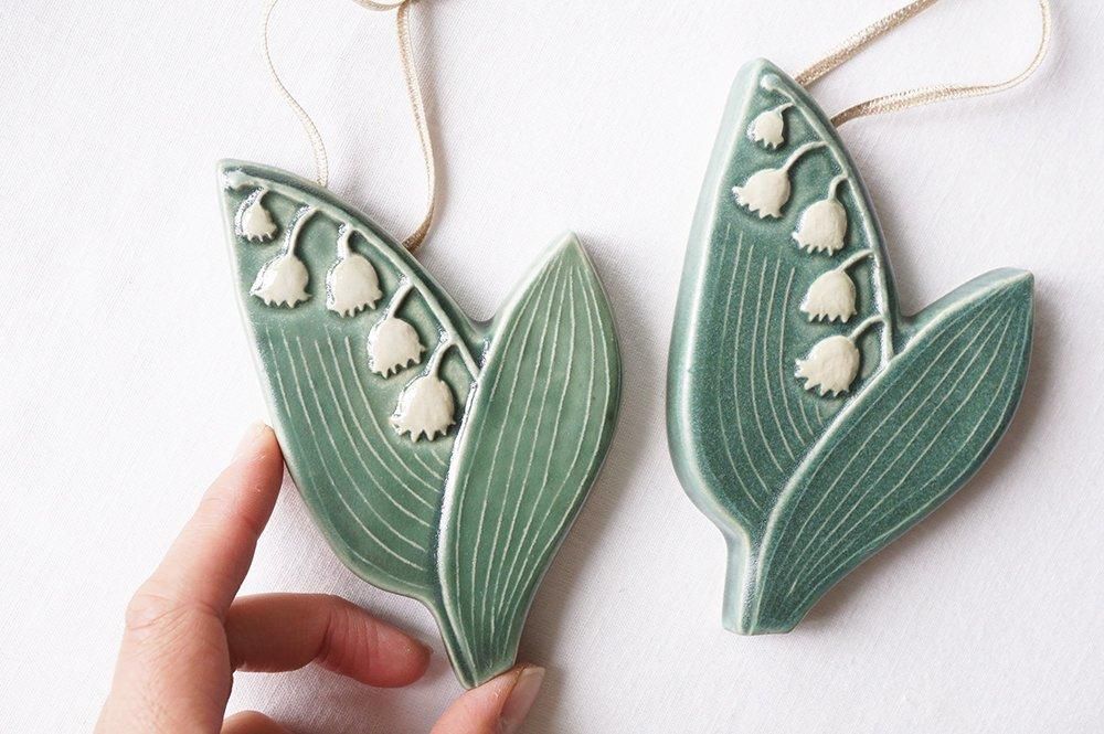 メ15 小さな壁掛け スズラン - 益子焼の小さな窯元「よしざわ窯