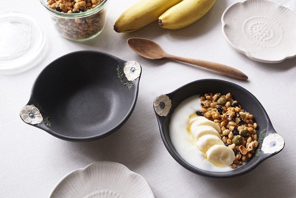 カ29 チャコール お花ボウル アネモネ - 益子焼の小さな窯元