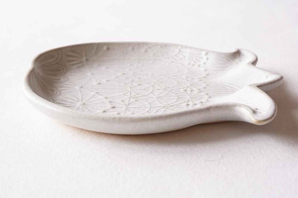 メ1 レース模様のスズラン小皿 - 益子焼の小さな窯元「よしざわ
