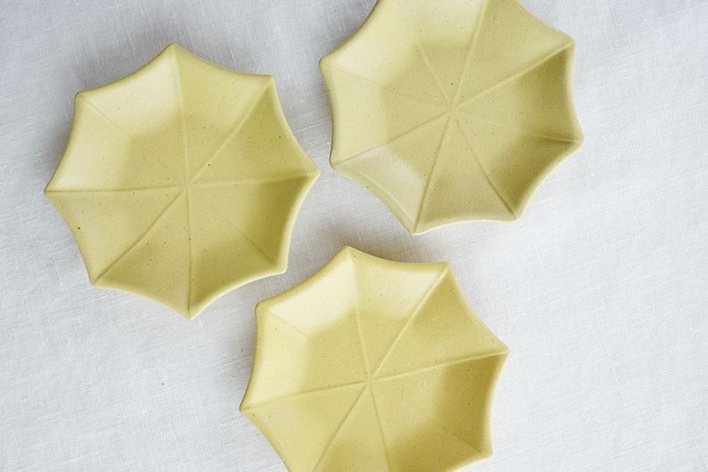 よ3 小さな傘のお皿 - 益子焼の小さな窯元「よしざわ窯」- 生活