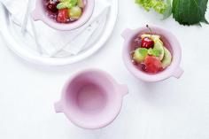 <img class='new_mark_img1' src='https://img.shop-pro.jp/img/new/icons13.gif' style='border:none;display:inline;margin:0px;padding:0px;width:auto;' />ユ３１　　プラム 手付きデリカップ 丸