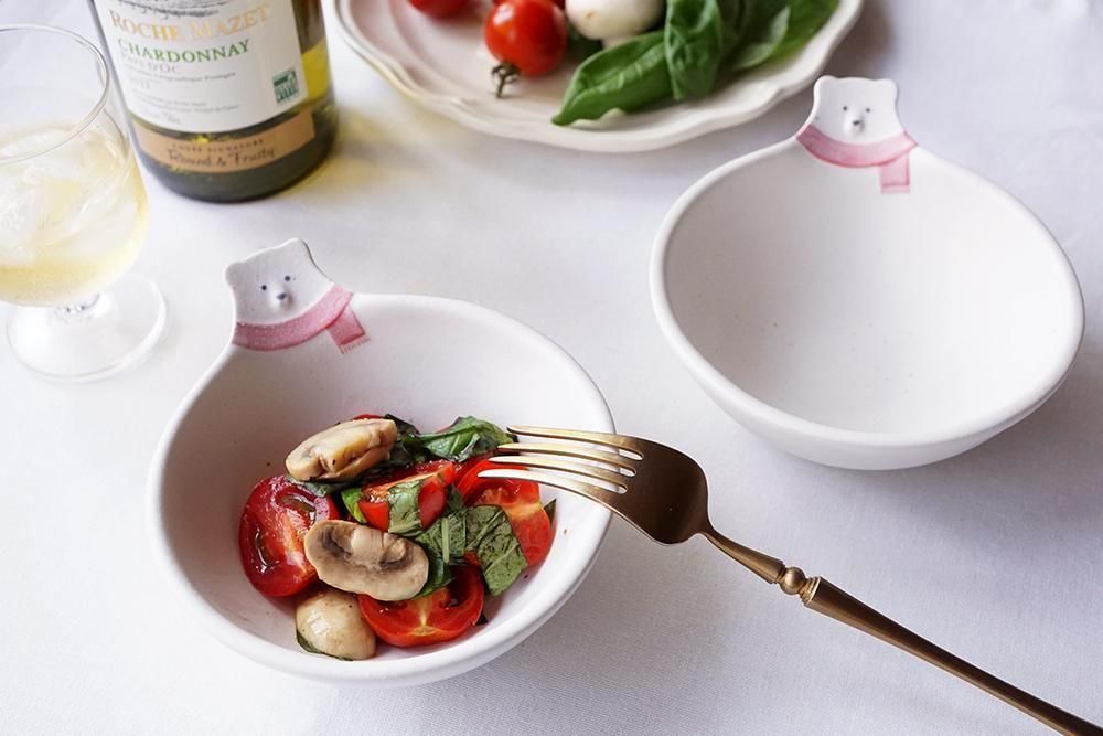 オ17 赤いマフラーをしたシロクマのフラットボウル - 益子焼の小さな