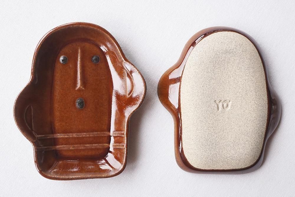 農作業をする娘・陶器製。【年代物　昭和ノスタルジー】。 農作業をする娘・陶器製。【年代物 昭和ノスタルジー】。 農作業をする