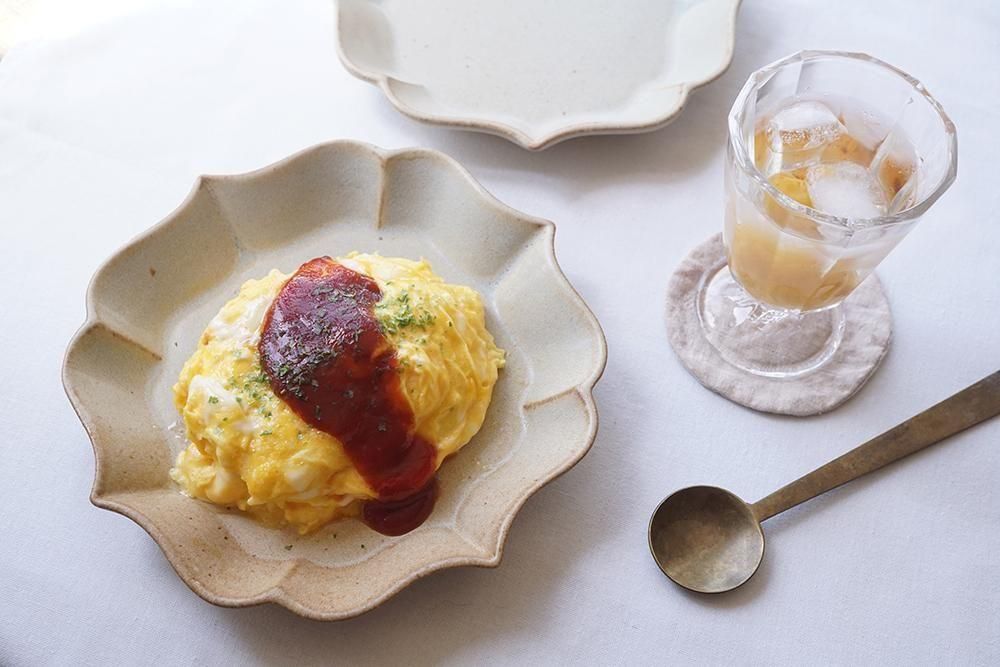 自作のお皿 ワ3 フロストグリーン（枯色） 稜花深皿 - 益子焼の小さな窯元