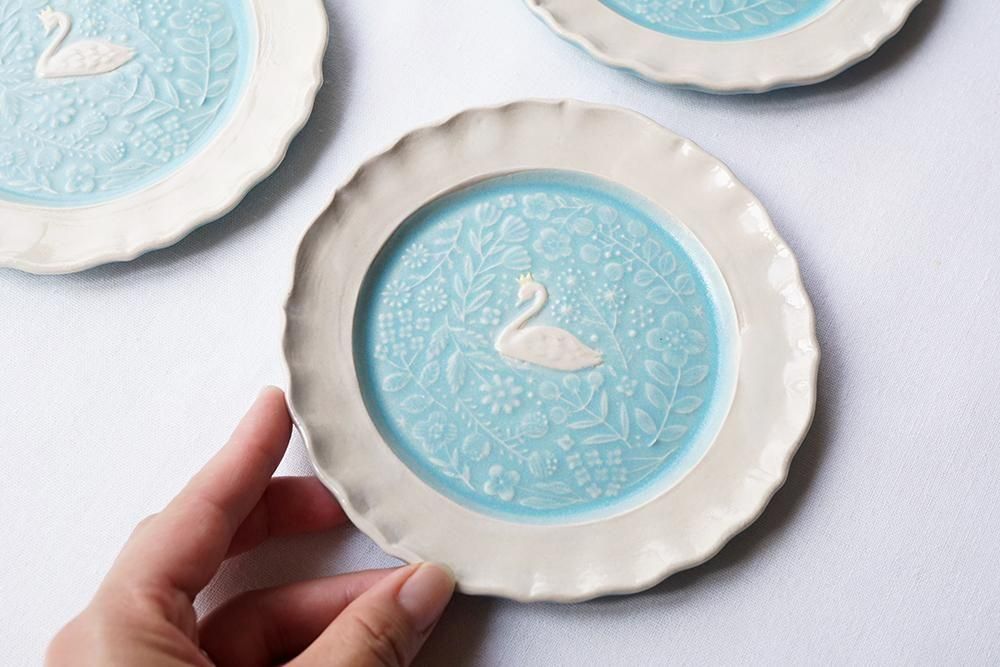 ワ24 白鳥と草花の稜花小皿 - 益子焼の小さな窯元「よしざわ窯