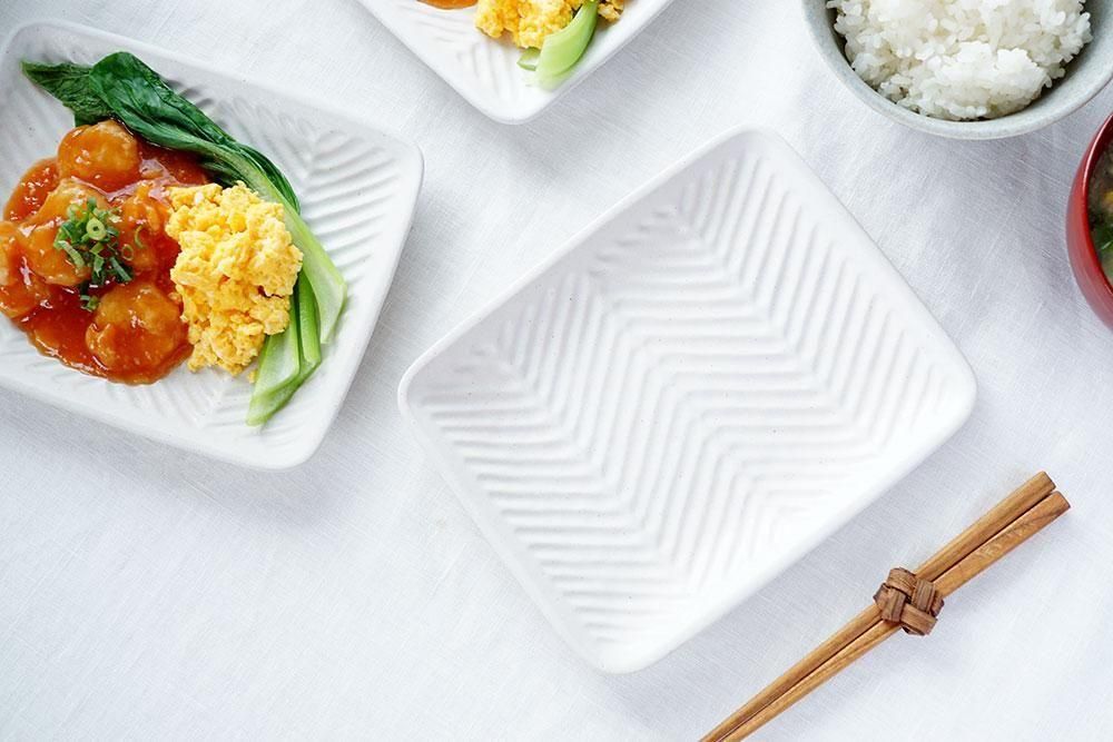 ア２９　　ホワイト 線刻長方皿 中