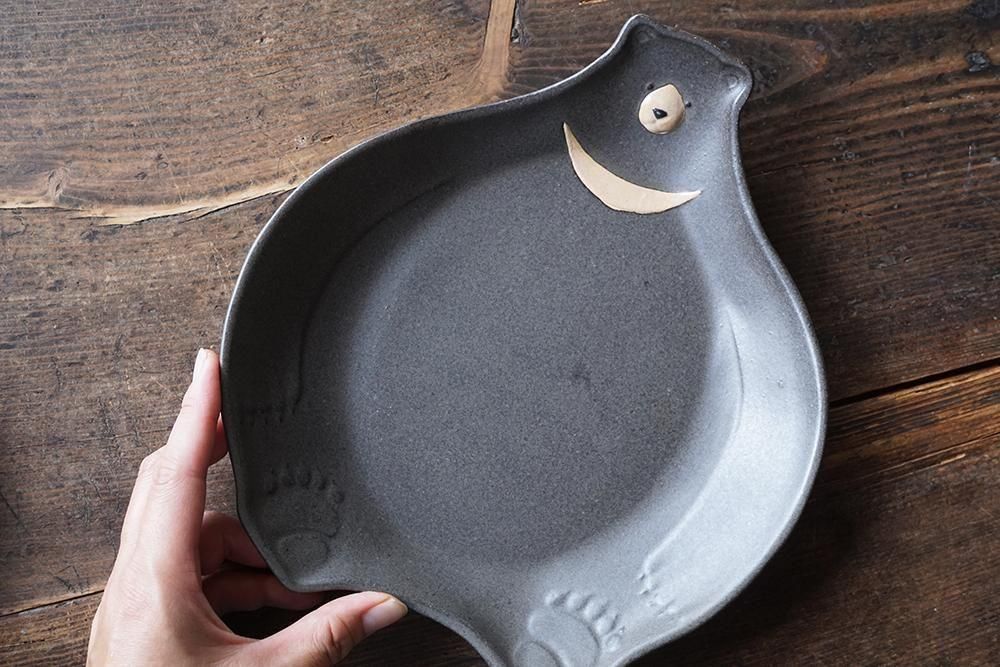 ア1 ツキノワグマのお皿 大 - 益子焼の小さな窯元「よしざわ窯