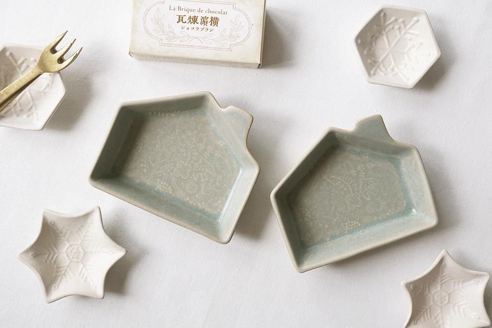 ア36 薄緑（しっとり） 刺繍模様のお家小鉢 - 益子焼の小さな