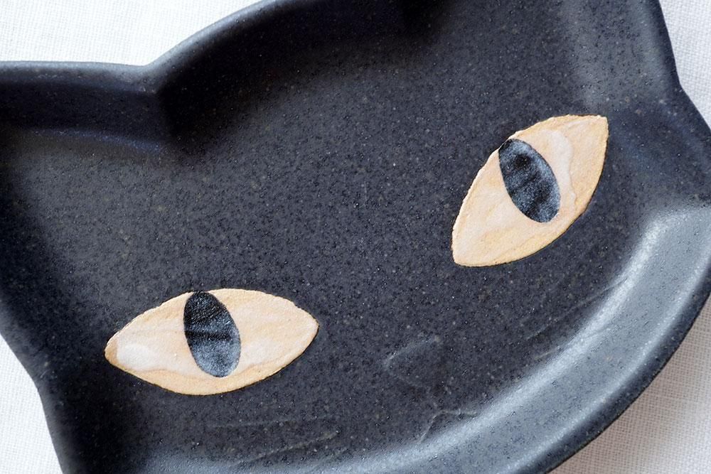 イ56 黒猫小皿 - 益子焼の小さな窯元「よしざわ窯」- 生活陶器