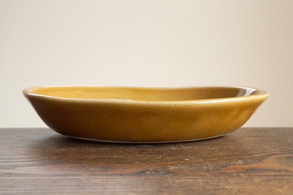 ケ１９ キャメル 森の楕円中鉢 - 益子焼の小さな窯元「よしざわ窯」- 生活陶器「onthetable」