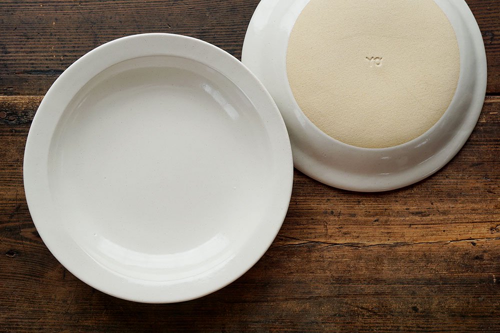 オ１２ 白いラウンドリム深皿 - 益子焼の小さな窯元「よしざわ窯」- 生活陶器「onthetable」