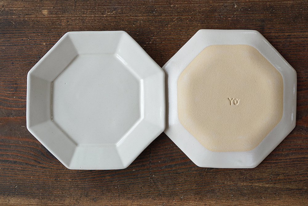 ニ１９ 白い八角皿 小 - 益子焼の小さな窯元「よしざわ窯」- 生活陶器 