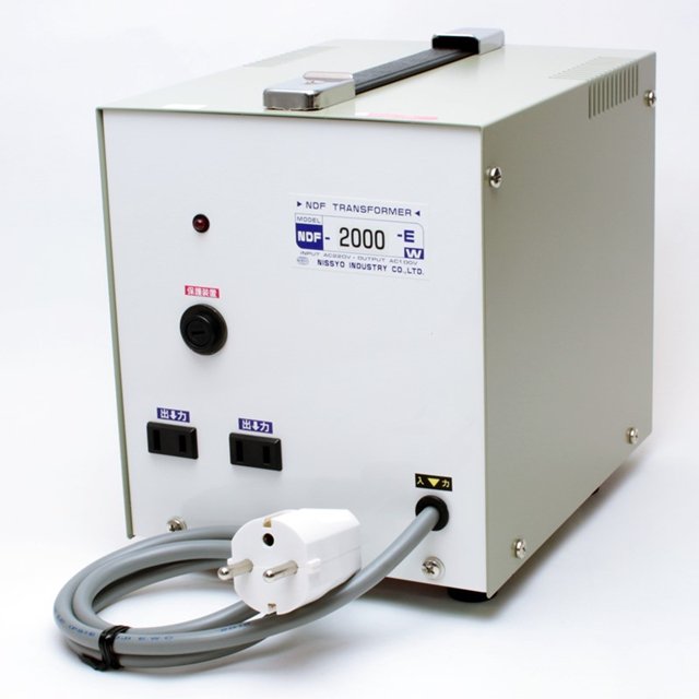 変圧器】【海外用】 日章工業 ダウントランス 定格容量2000W 変換電圧