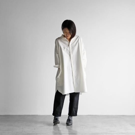 HUIS.／遠州織物スヴィンオックスフォードロングシャツ（きなり