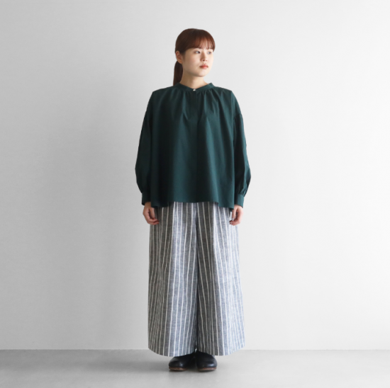 HUIS.／遠州織物シーチングコットンスカートパンツ（グレー×白