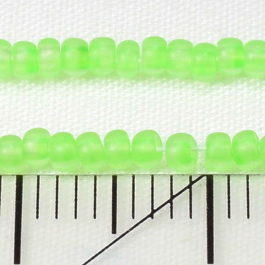 糸通しビーズ チェコ製】11/0 ネオングリーン【約2m入り】 - オートクチュール刺繍のお店 | 小さな手芸屋さん