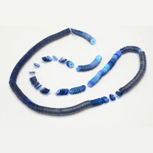 糸通しスパンコール】4mm平 メタリックオーロラブルー【約1000枚