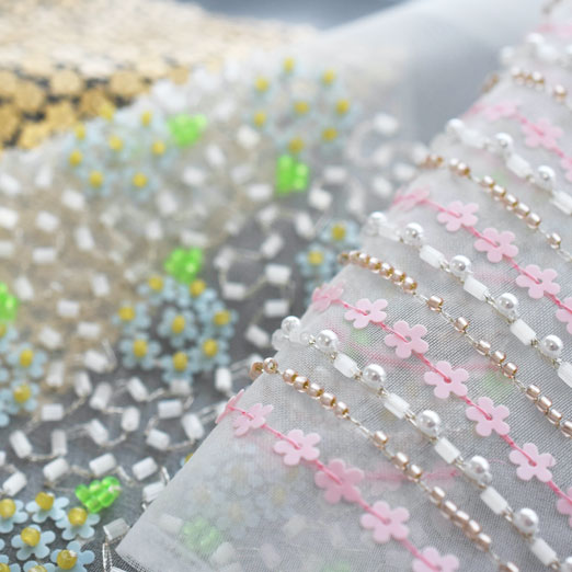 【糸通しスパンコール】5mm花 ミストピンク - オートクチュール刺繍のお店 | 小さな手芸屋さん