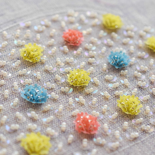 花スパンコール】5mm花 パステルイエロー - オートクチュール刺繍のお