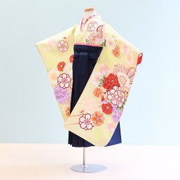 女児袴レンタル（7H0071）6〜7歳　うす黄緑/花|紺/刺繍・桜