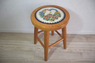 ポーランド陶器（ポーリッシュポタリー）丸椅子　『花かんむり�』