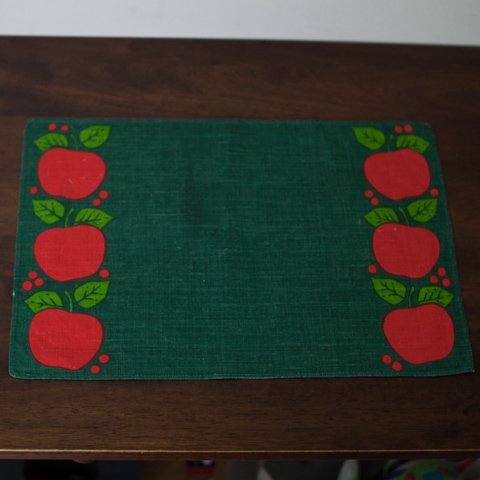 SWEDEN GREEN/RED APPLES TABLE MAT